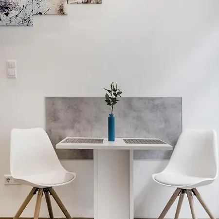 Elegant In 부다페스트