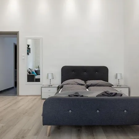 Apartment Elegant In Budapest