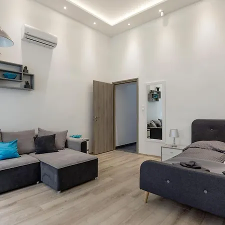 Elegant In Apartment Budapest