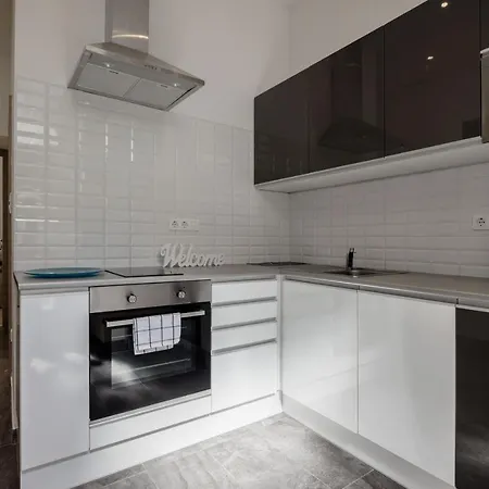 Elegant In * Budapest