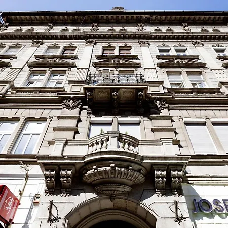 Elegant In Appartamento